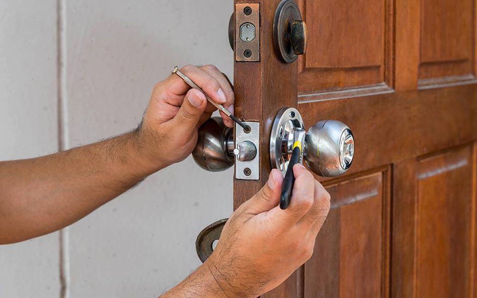 ouverture de porte claquée serrurier Solers